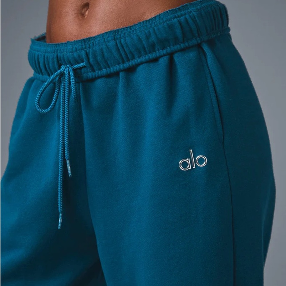 Alo Yoga Accolade Sweatpant Jogger in Eclipse Blue